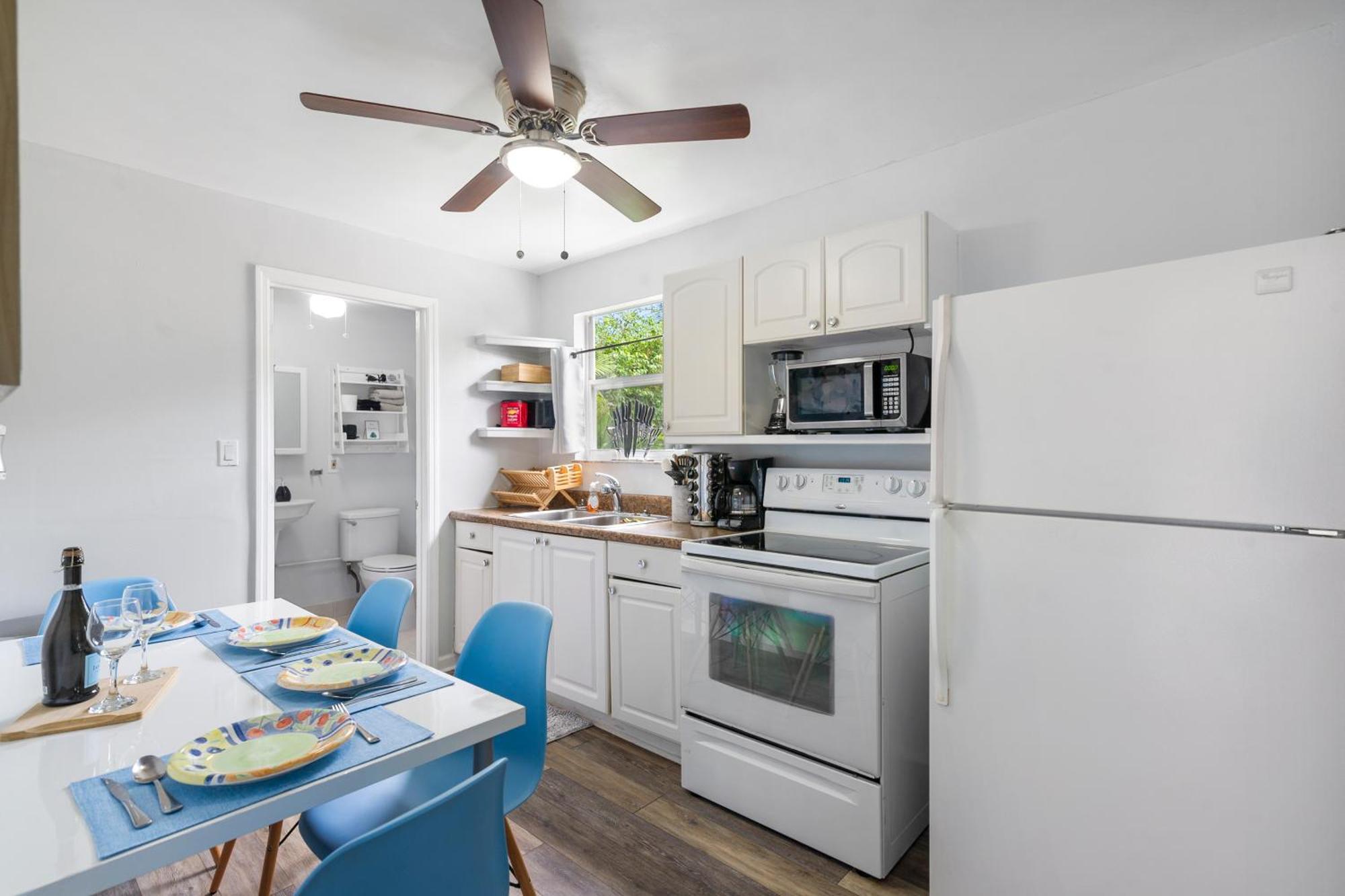 Chic Downtown Vacation Home And Guest Home Уест Палм Бийч Екстериор снимка