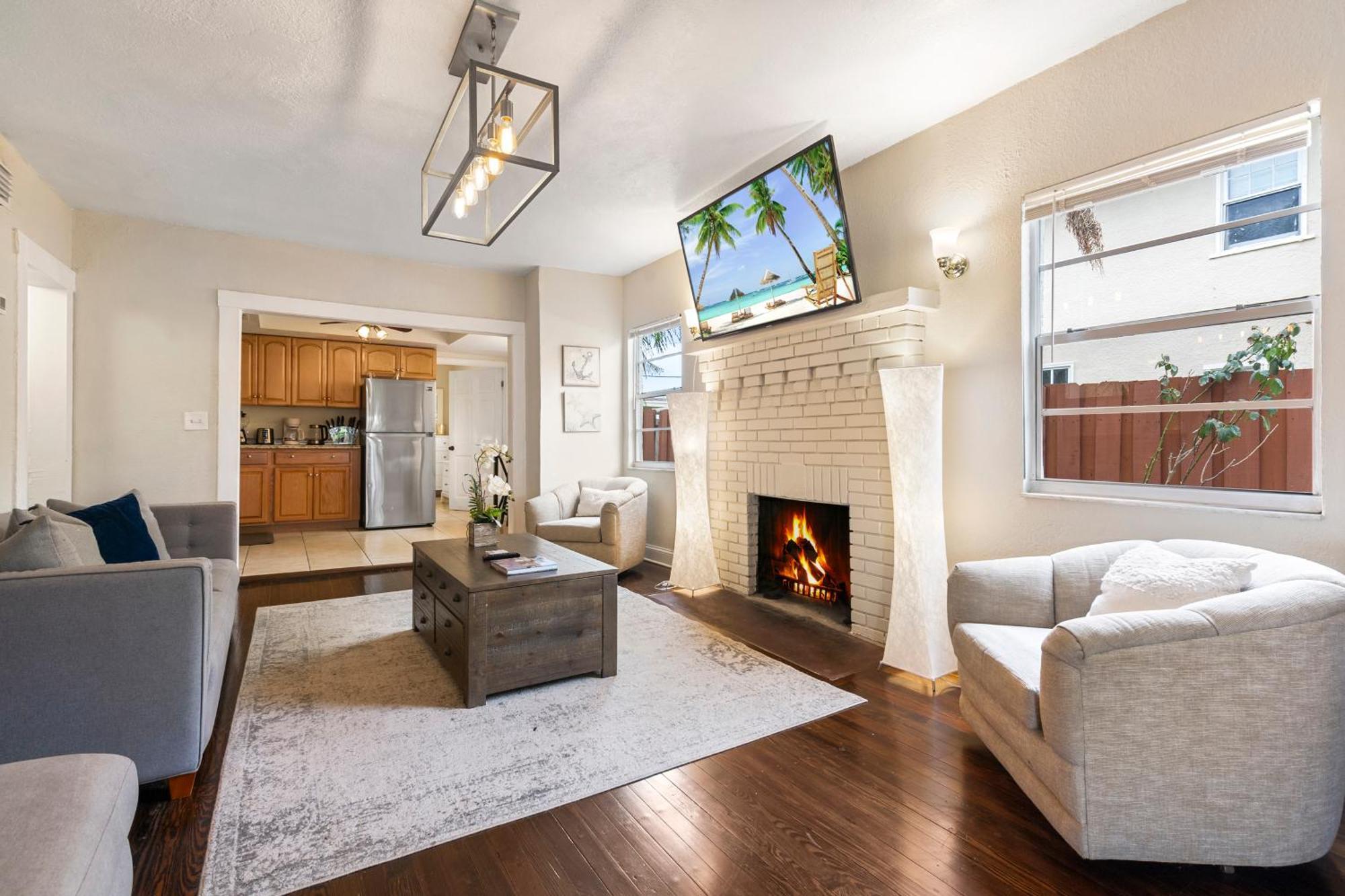 Chic Downtown Vacation Home And Guest Home Уест Палм Бийч Екстериор снимка
