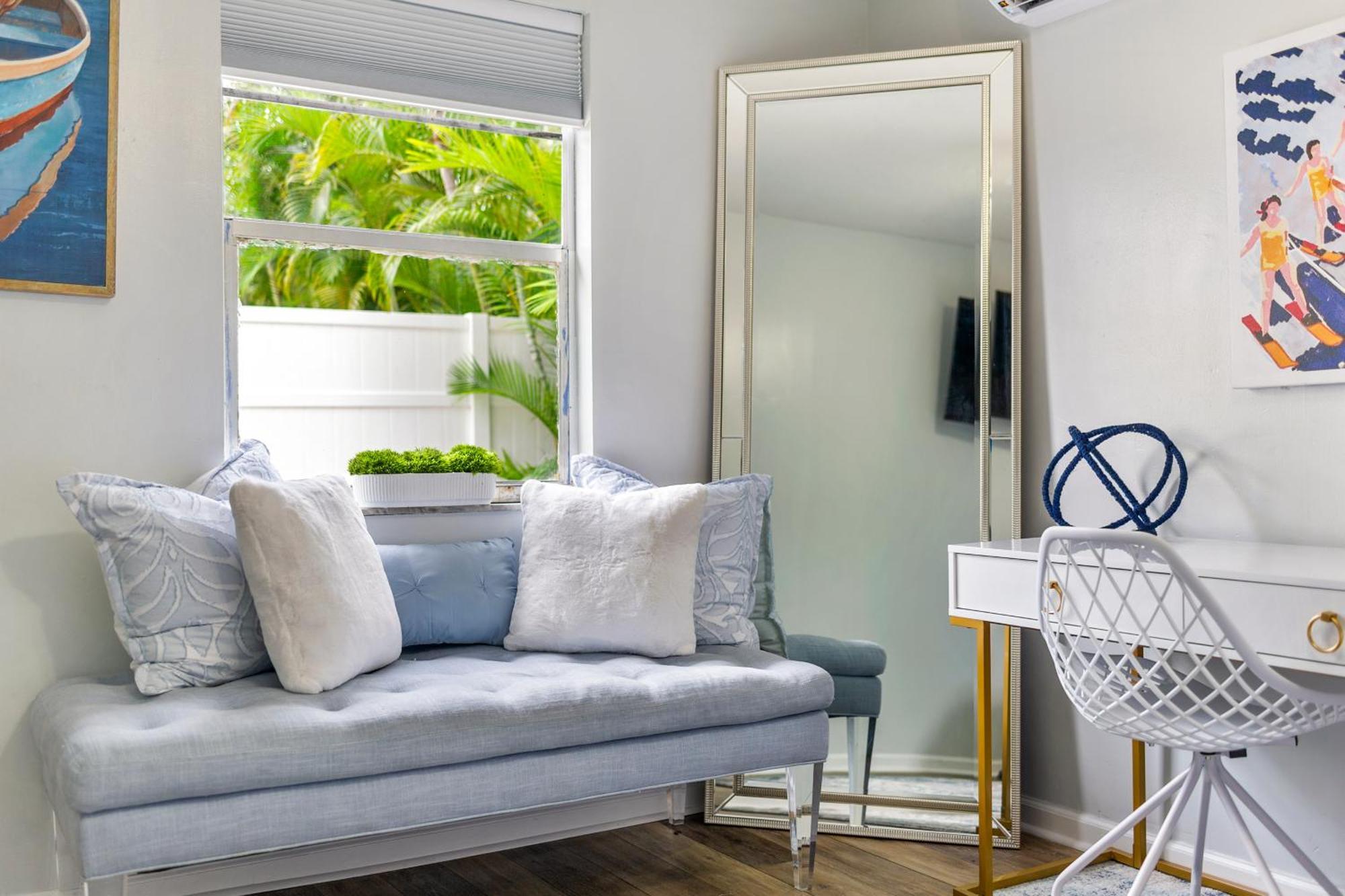 Chic Downtown Vacation Home And Guest Home Уест Палм Бийч Екстериор снимка